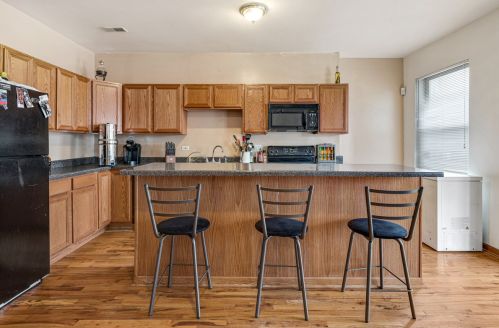 4830 Indiana Ave, Chicago, IL 60615-1122