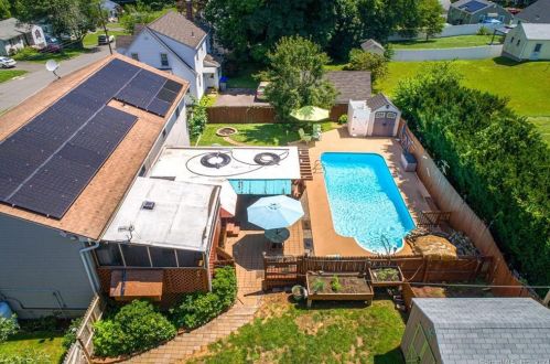 19 John St, Enfield CT 06082-3706 exterior