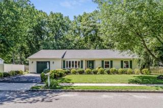 4 Scott Dr, Hazlet, NJ 07730-2721