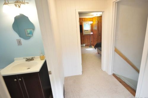 81 White St, Manchester CT 06042-3127 exterior