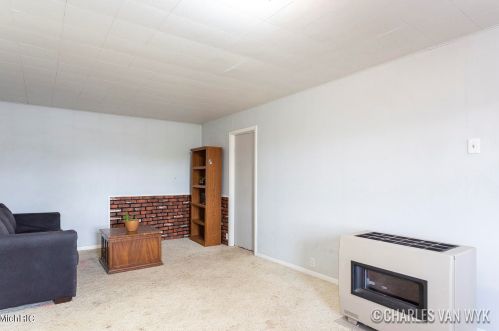 305 Jones St, Grant MI 49327-9143 exterior