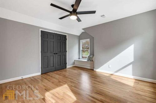 6160 Heards Creek Dr, Atlanta GA  30328-3635 exterior