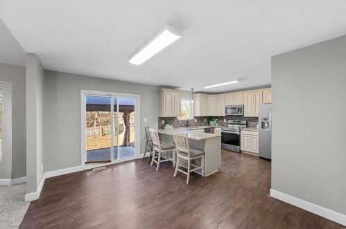 170 Village Circle Dr, Winfield MO 63389-2051 exterior