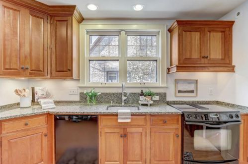 5347 Berkeley Blvd, Milwaukee WI 53217-5138 exterior