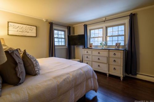 16 Seagrave St, Killingly CT 06239-4129 exterior