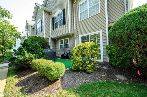 3201 Kapalua Ct, East Freehold NJ 07728-5917 exterior