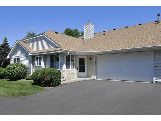 1860 Ruby Ct, Saint Paul, MN 55122-2171