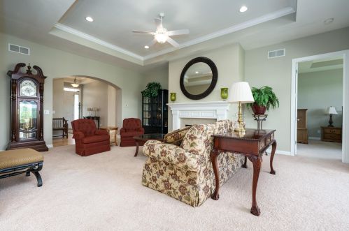 8690 Oakland Hl Cir, Kalamazoo MI 49024-5298 exterior