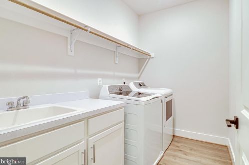 6208 Kellogg Dr, Mc Lean VA  22101-3121 exterior