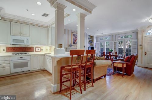 25 Wilkes St, Alexandria VA 22314-3853 exterior