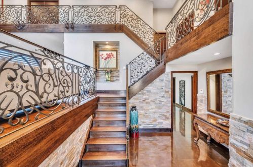 795 Kearny Dr, Valley Stream, NY 11581-3626