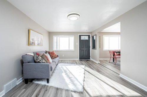 837 Deely St, Pittsburgh PA 15217-2813 exterior