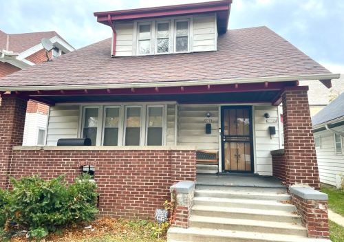 2712 44th St, Milwaukee, WI 53219-3202