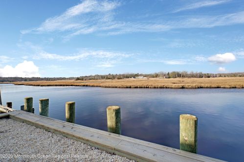 220 Bay Dr, Berkeley Township NJ 08721-3119 exterior