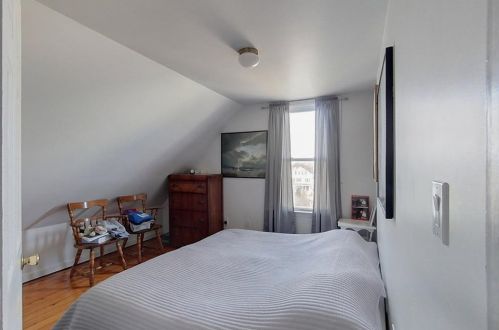 9 Lincoln St, Middletown RI 02840-2628 exterior