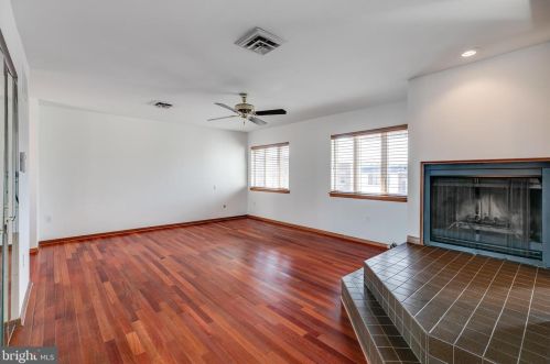 747 3 St, Philadelphia PA 19147-3324 exterior