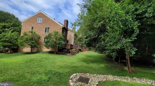 10901 Whiterim Dr, Rockville MD  20854-1787 exterior