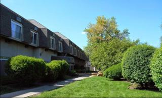 145 Walnut Dr, Saint Charles IL  60174-1597 exterior