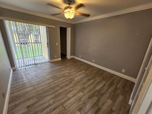 911 Mdw Cir, Boynton Beach FL 33436-9219 exterior