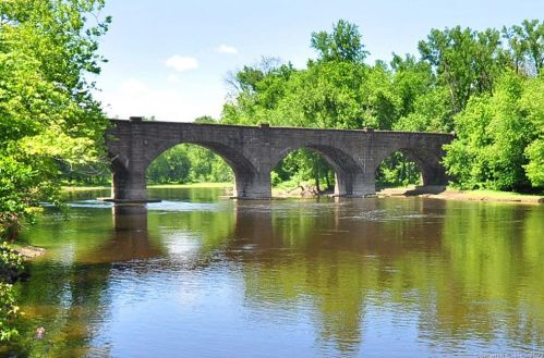 184 St, Windsor CT 06095-2412 exterior