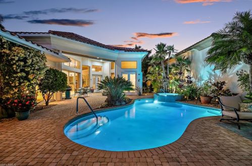 1052 Grand Isle Dr, Naples FL 34108-3325 exterior