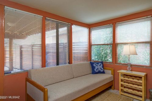 837 8 St, Tucson AZ 85719-5517 exterior