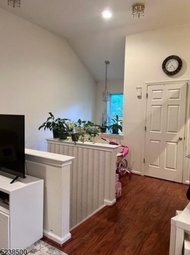 196 Mary Ct, Bridgewater, NJ 08807-5652