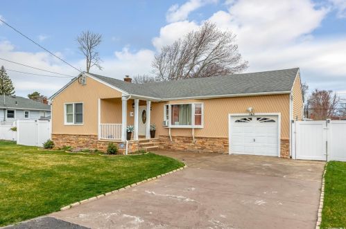 143 Sheffield Ave, Babylon, NY 11704-5215