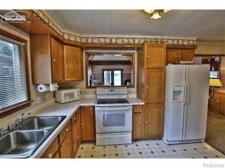 14264 Eastview Dr, Fenton MI  48430-1304 exterior