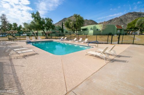 821 Cochise Dr, Phoenix AZ  85020-1507 exterior