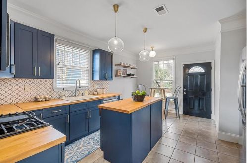 2493 Burtz St, Atlanta GA  30318-1802 exterior