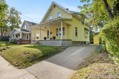 16 Graceland St, Grand Rapids, MI 49505-6250