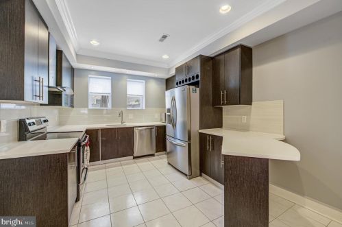 1323 17 St, Philadelphia PA 19121-5041 exterior