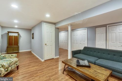 10 Grovepoint Ct, Rockville MD 20854-5505 exterior