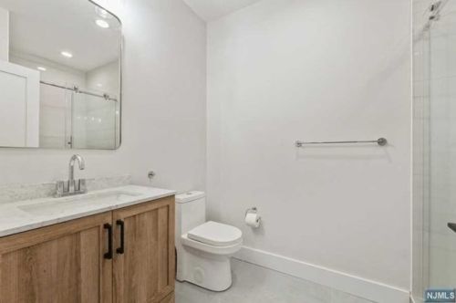 32 Pleasant St, Haworth NJ  07641-1929 exterior