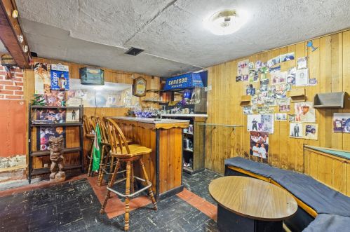 7733 Hamilton Ave, Chicago IL 60618-3917 exterior