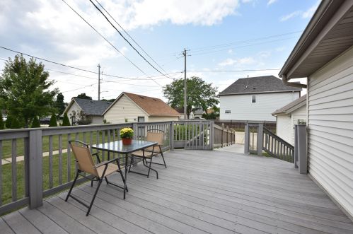 2102 Walnut St, Milwaukee WI 53205-1422 exterior