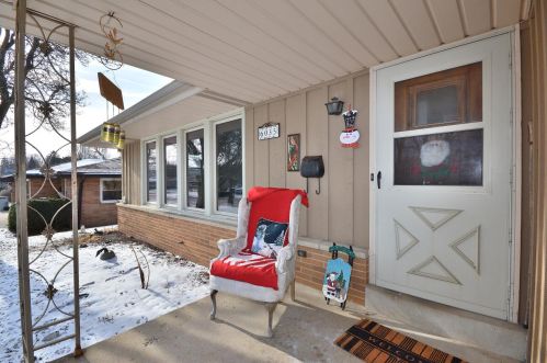 6035 21st St, Milwaukee, WI 53221-5052