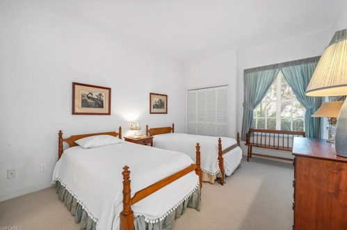 728 Courtside Dr, Naples FL 34105-7136 exterior