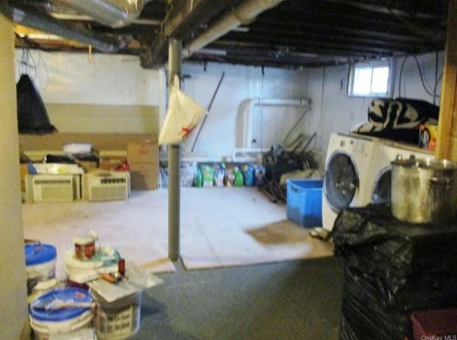 19 Bedford Ave, Middletown NY 10940-6419 exterior