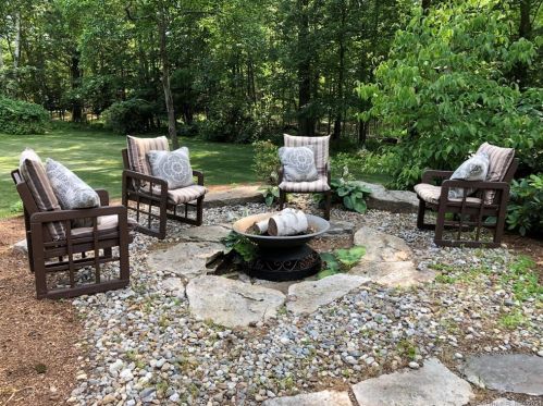 48 Box Mtn Dr, Vernon CT 06066-6305 exterior