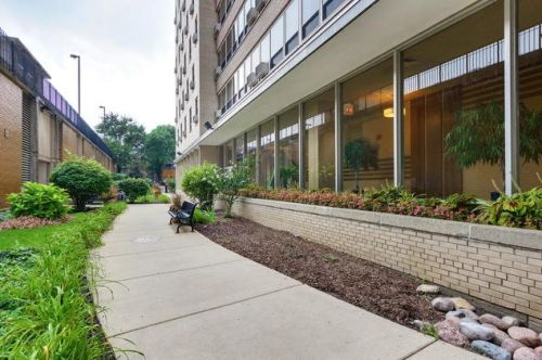 3950 Lake Shore Dr, Chicago IL  60613-3434 exterior