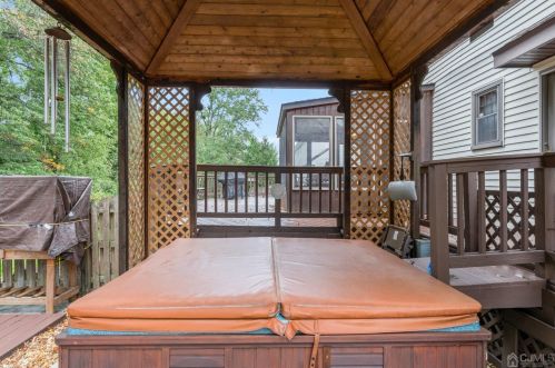 13 Churchill Rd, Edison, NJ 08820-1685