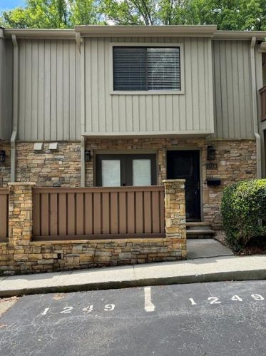 1249 Druid Knoll Dr, Atlanta GA  30319-4109 exterior