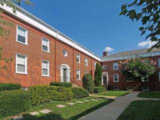 3904 Executive Ave, Alexandria VA  22305-2155 exterior