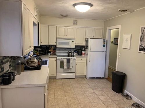 86 Boylston St, Meriden CT 06450-4737 exterior