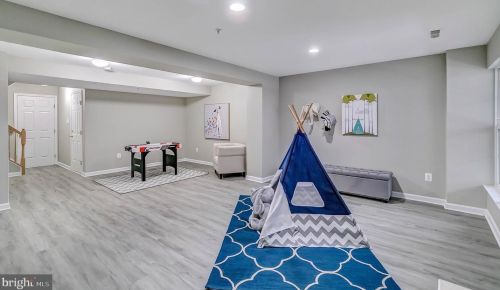 10414 Heathside Way, Rockville MD 20854-6346 exterior