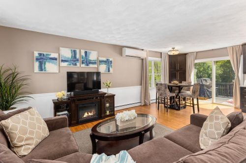 22 Greenleaf Dr, Seabrook NH 03874-4045 exterior