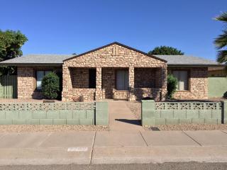 2242 Cactus Rd, Phoenix AZ  85032-7607 exterior