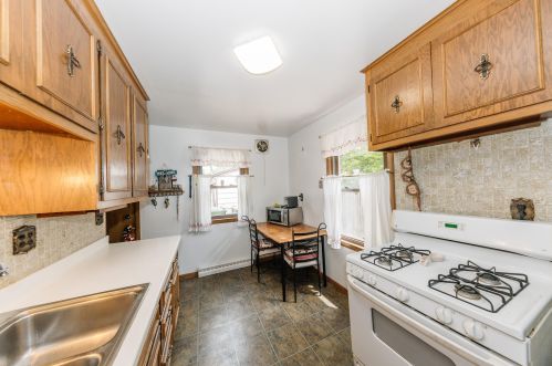 8930 Lincoln Ave, Milwaukee WI 53207-1711 exterior